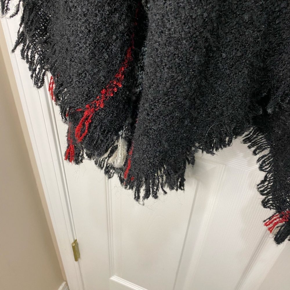Black turtleneck cape sweater - Picture 3 of 8